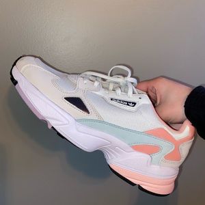 Adidas sneaker, brand new!